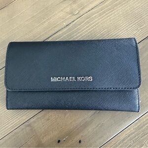 Michael Kors wallet. Brand new never used